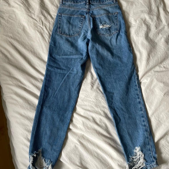 One of a kind embroidered mom jeans - Picture 5 of 8